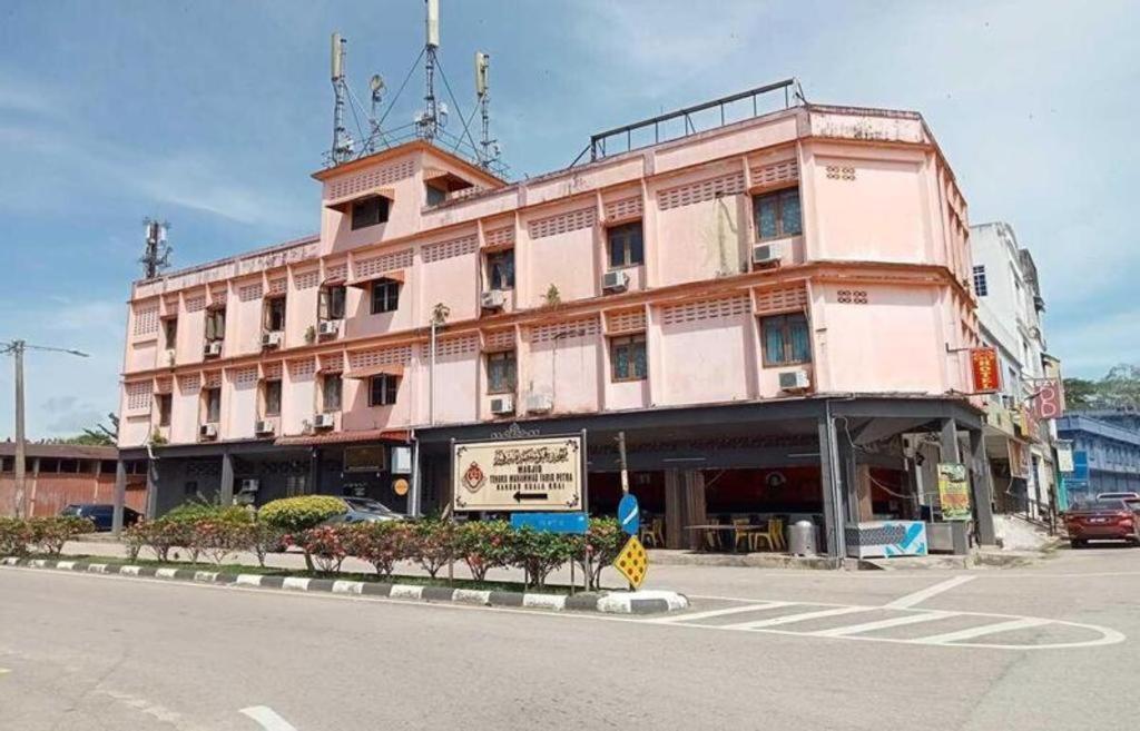 Spot On 89994 Rz Gold Hotel Kuala Kerai Екстериор снимка