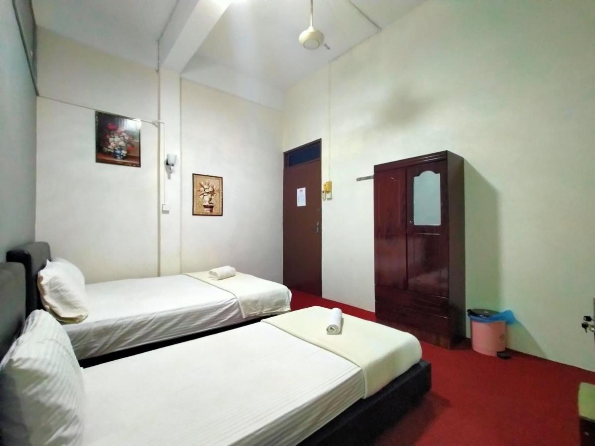 Spot On 89994 Rz Gold Hotel Kuala Kerai Екстериор снимка