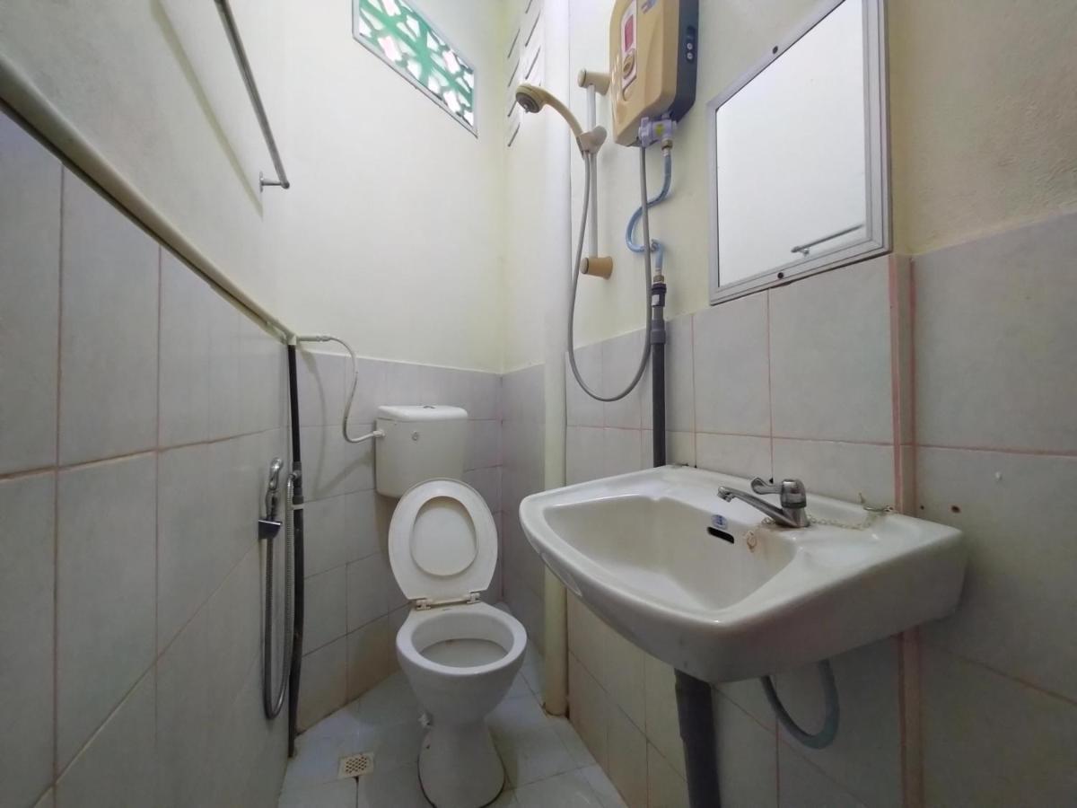 Spot On 89994 Rz Gold Hotel Kuala Kerai Екстериор снимка